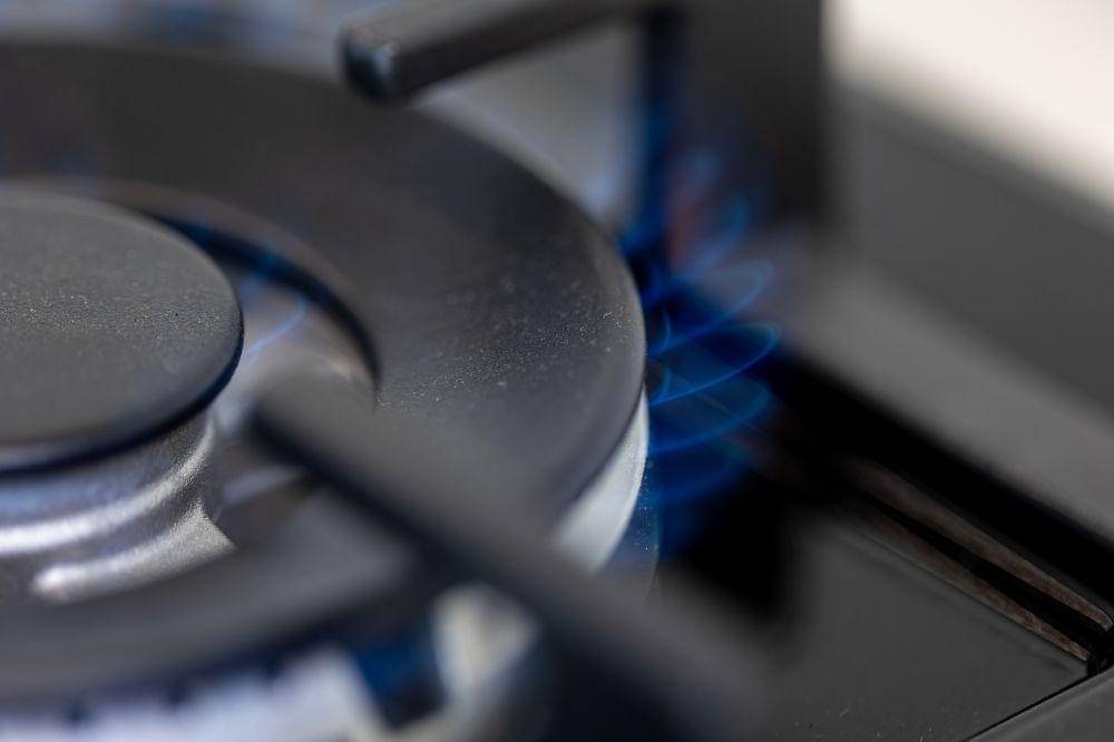 Kenapa Api Kompor Gas Berwarna Oranye?