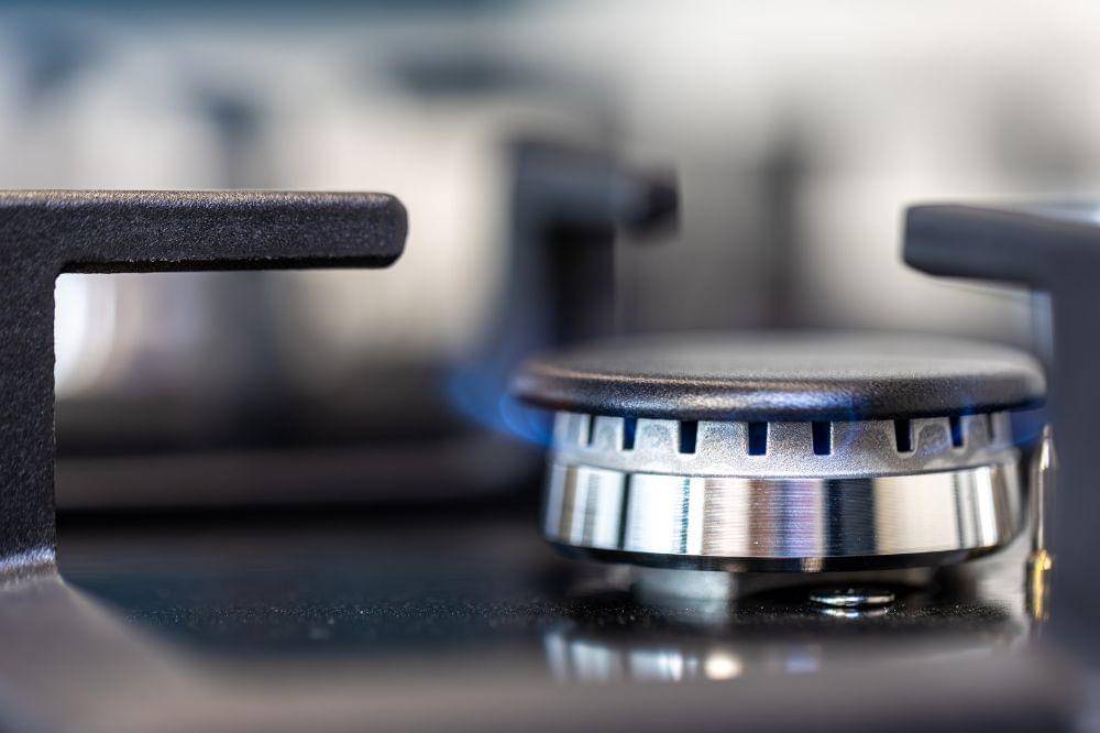 Kenapa Api Kompor Gas Berwarna Oranye?