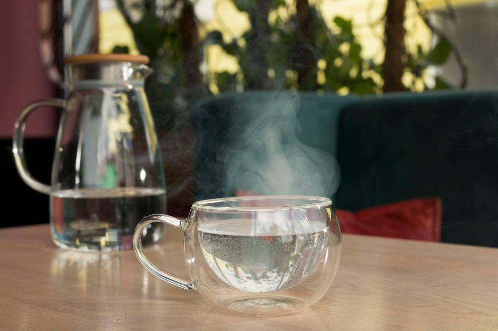 Bahaya Sering Minum Panas Bisa Sebabkan Kanker Tenggorokan, Benarkah?