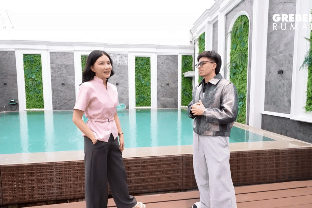 Deretan Foto Kolam Renang Sarwendah