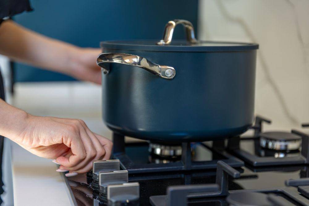 Kenapa Api Kompor Gas Berwarna Oranye?