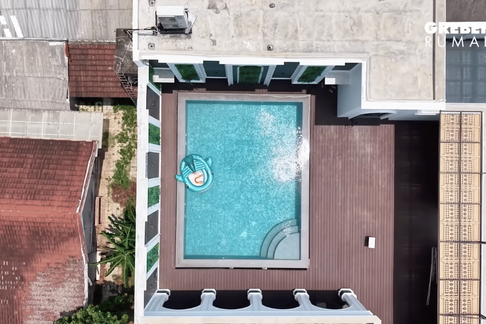 Deretan Foto Kolam Renang Sarwendah