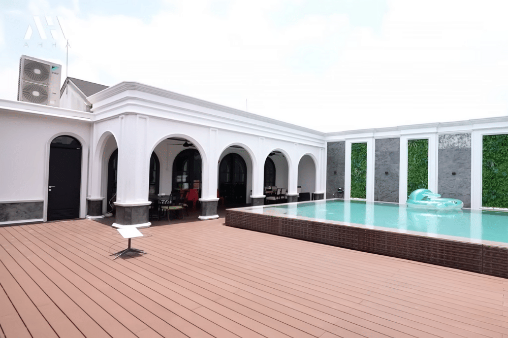 Deretan Foto Kolam Renang Sarwendah