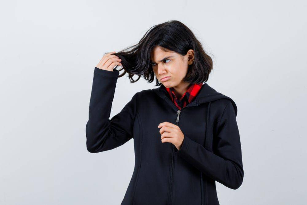 7 Alasan Rambut Uban Tidak Boleh Dicabut, Menurut Dokter! Perhatikan!