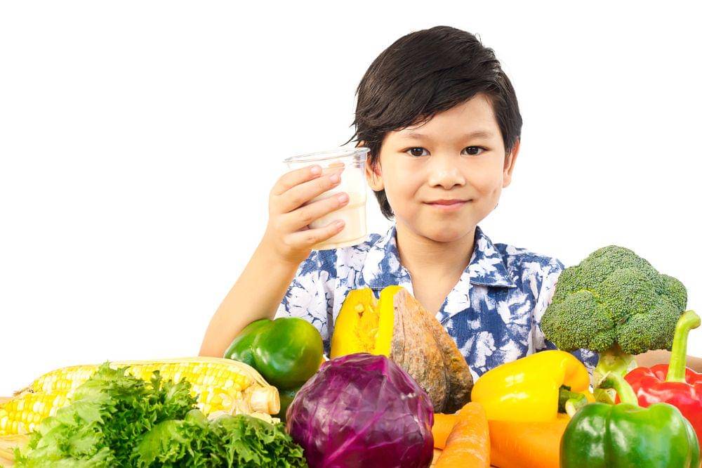 Anak Mengonsumsi Makanan dan Minuman Bergizi