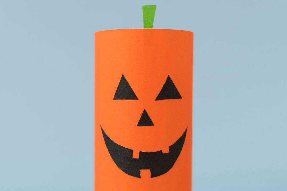 DIY Dekorasi Halloween dari Botol Bekas