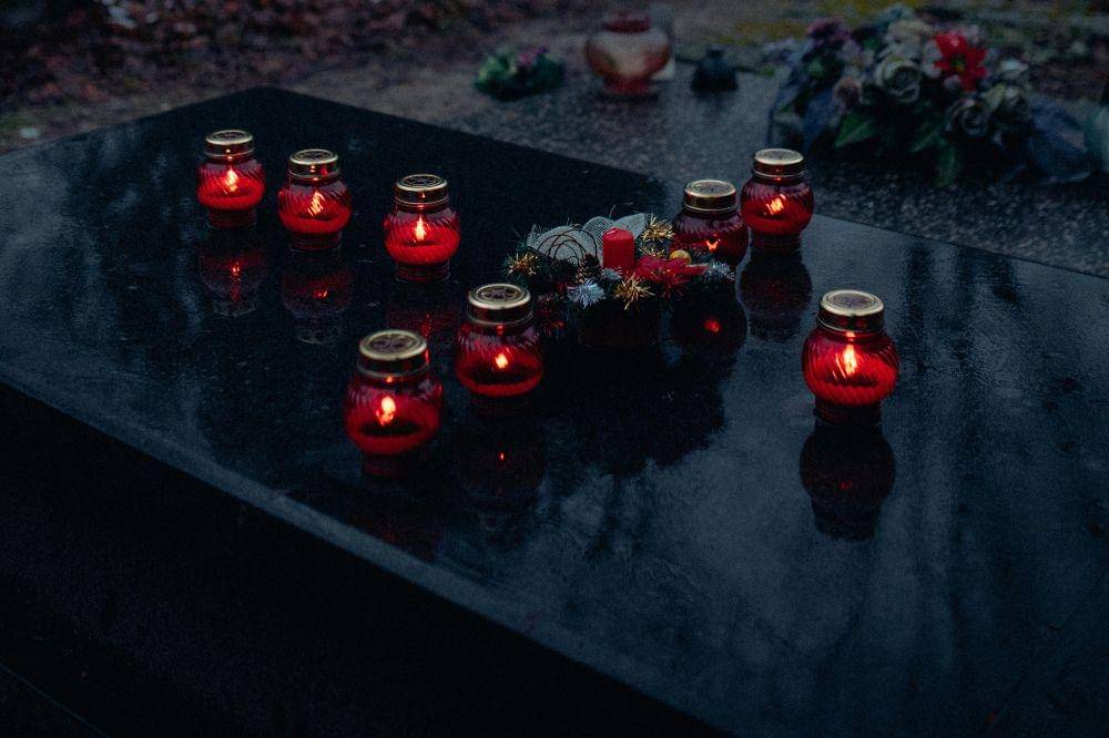 DIY Dekorasi Halloween dari Botol Bekas