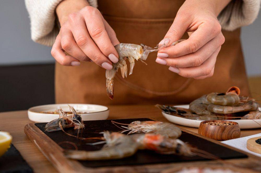 Mengolah atau Memasak Kepala dan Kulit Udang Sebagai Sumber Kalsium