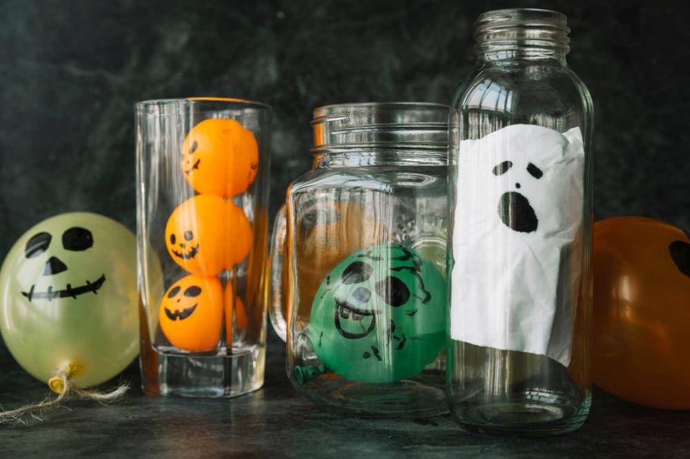 DIY Dekorasi Halloween dari Botol Bekas