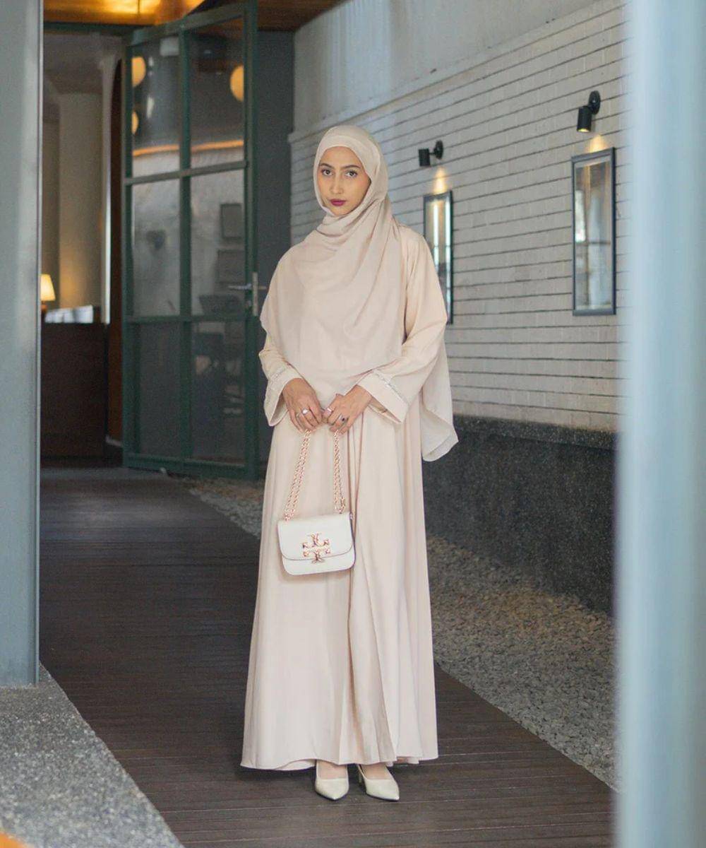 11 Abaya Kekinian dan Nyaman untuk Umroh, Anggun dan Syar’i