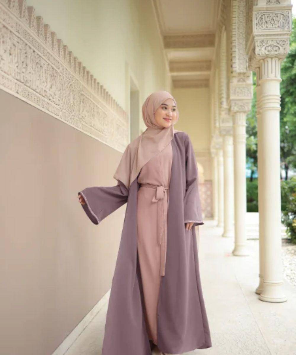 11 Abaya Kekinian dan Nyaman untuk Umroh, Anggun dan Syar’i
