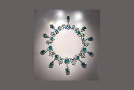 8 Perhiasan Kerajaan Prancis Abad ke-19 yang Dirampok di Museum Louvre