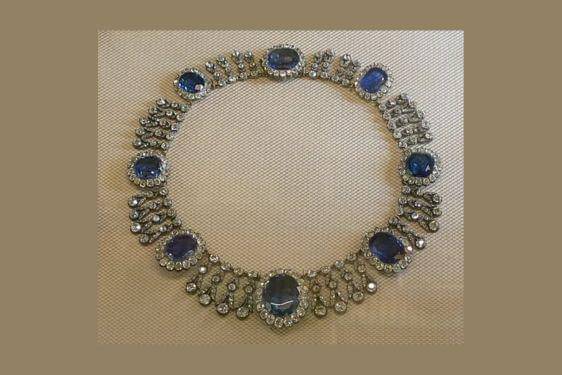 8 Perhiasan Kerajaan Prancis Abad ke-19 yang Dirampok di Museum Louvre