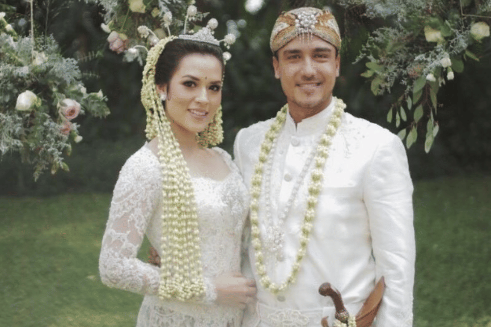 Foto Jadul Akad Nikah Raisa dan Hamish Daud