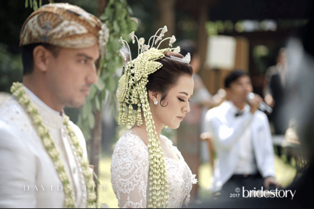 Foto Jadul Akad Nikah Raisa dan Hamish Daud