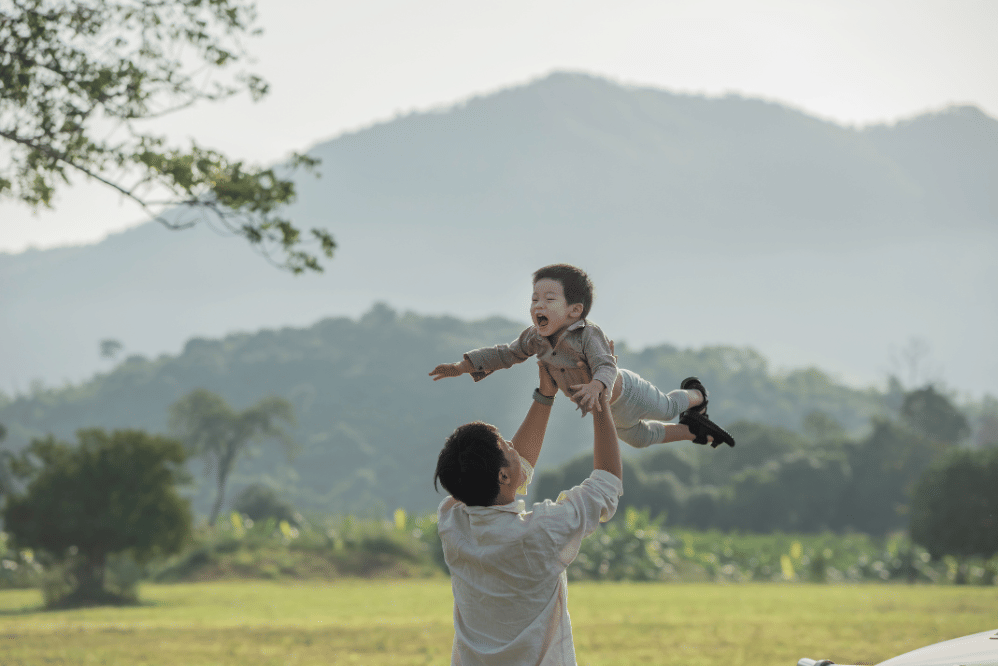 papa bermain dengan anak