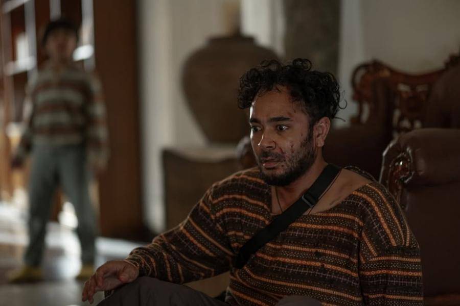 5 Keluarga Mikha Tambayong di Film Abadi Nan Jaya