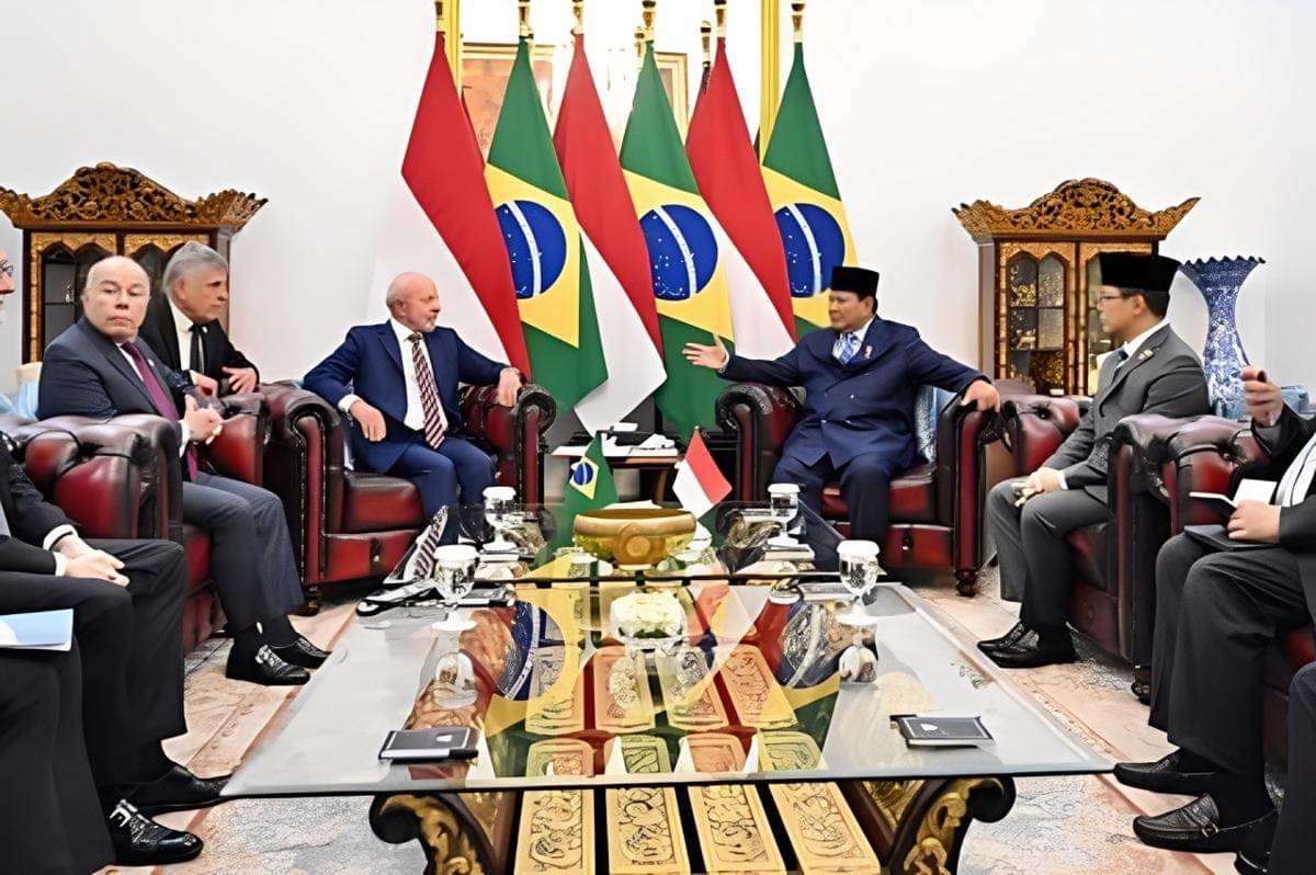 Presiden Prabowo berbincang dengan pemimpin Brasil