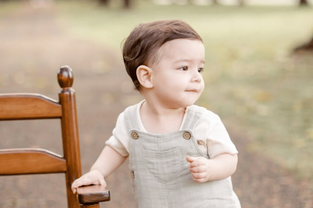 Anak Sedang Bermain di Taman
