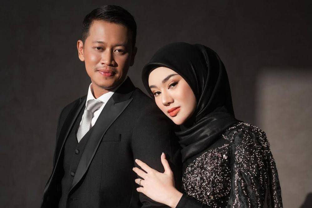 Apakah Benar Clara Shinta Minta Cerai dengan Suami