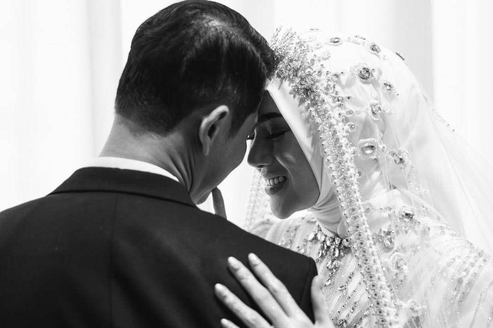 Apakah Benar Clara Shinta Minta Cerai dengan Suami