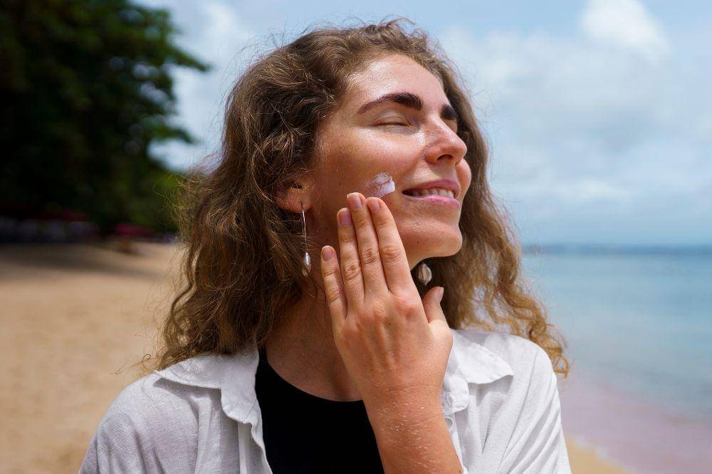 Apa Itu Hybrid Sunscreen? Perlindungan Maksimal dari Sinar UV