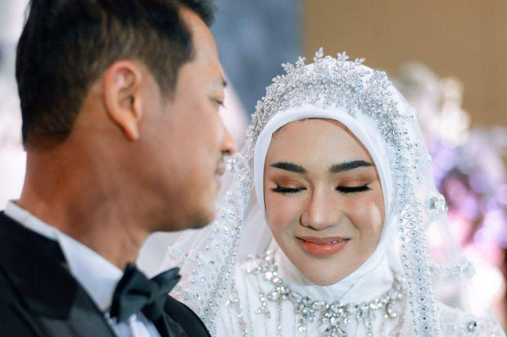 Apakah Benar Clara Shinta Minta Cerai dengan Suami