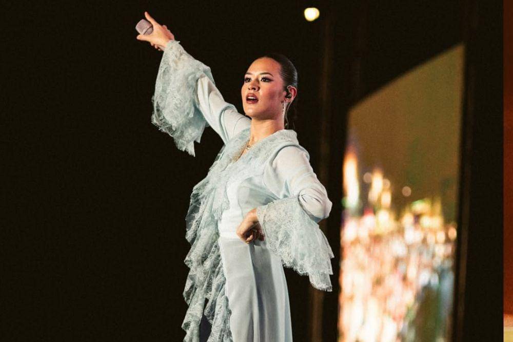 10 Potret Raisa saat Manggung yang Selalu Memesona