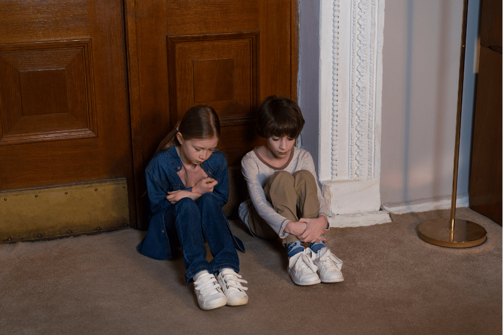 Ilustrasi dua anak korban bullying