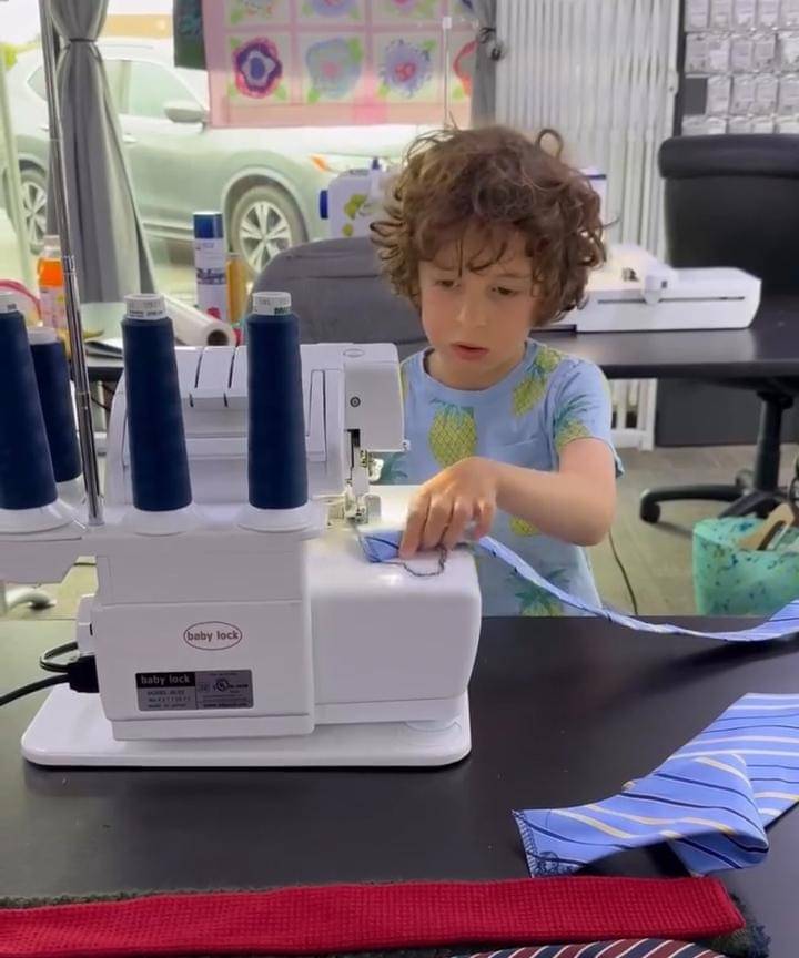 Max Alexander, Desainer Termuda Dunia 1.jpg