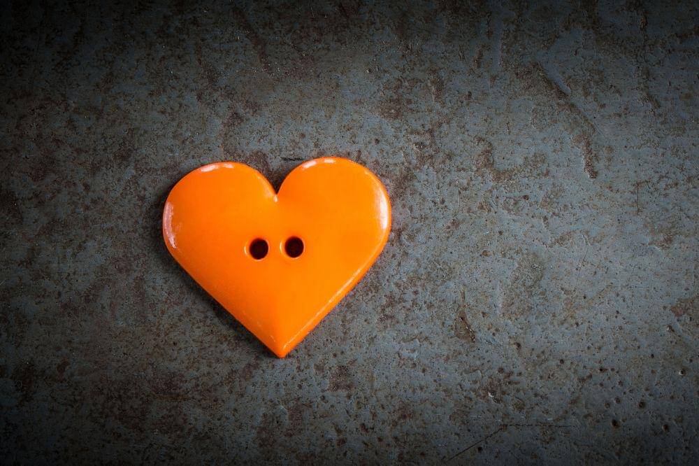 Arti Emoji Love Oranye