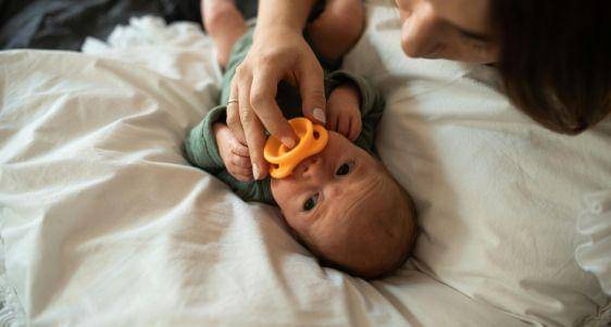 Pexels+Bayi bergadang