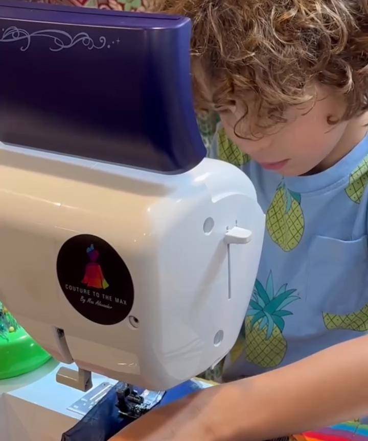 Max Alexander, Desainer Termuda Dunia 2.jpg