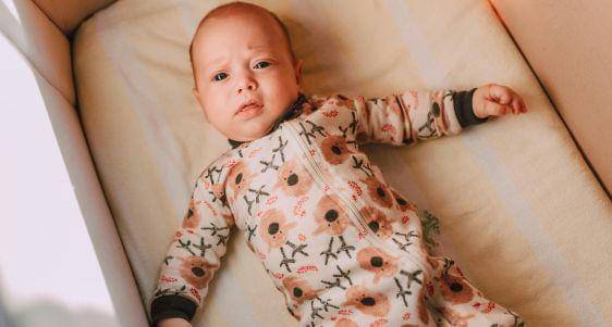 Bayi di tempat tidur