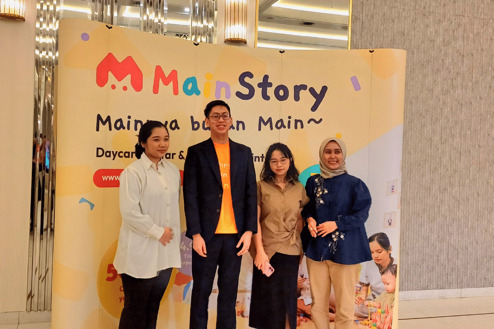 Antoni Lewa selaku CEO MainStory, Direktur MainStory, Mama Keisha, dan Mama Nuki