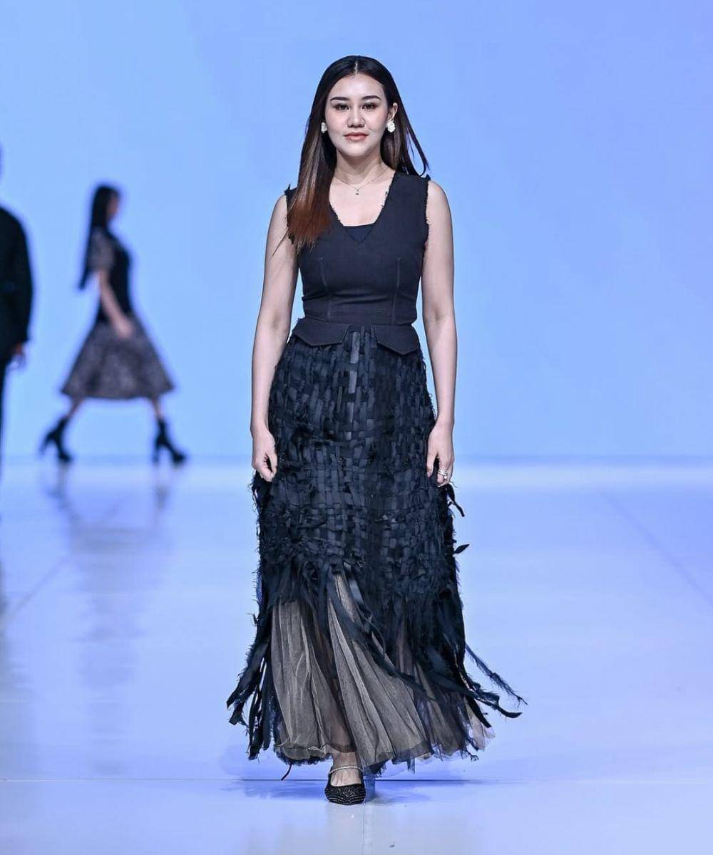 Pesona Para Seleb di JFW Hari Pertama, Tampil Bak Model Profesional