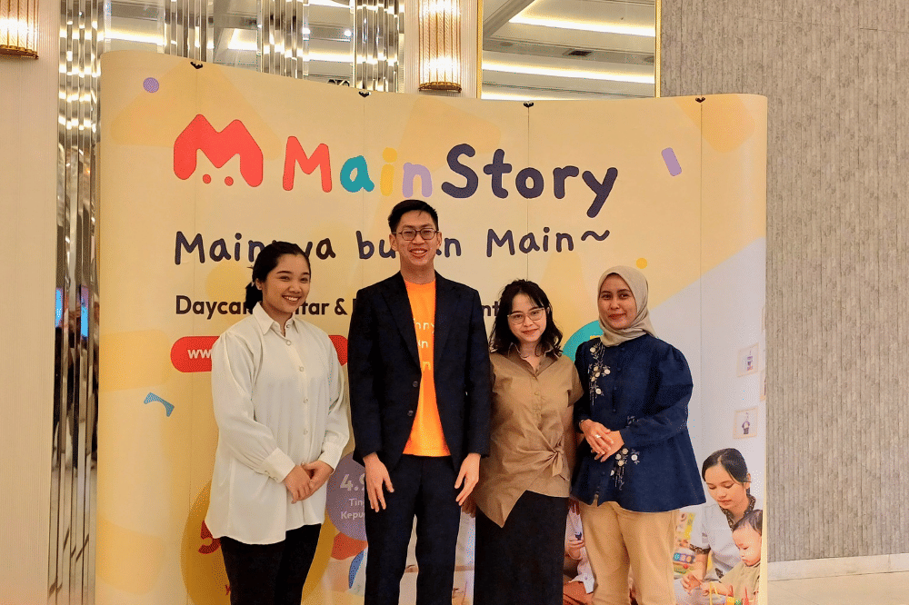 Antoni Lewa selaku CEO MainStory, Direktur MainStory, Mama Keisha, dan Mama Nuki