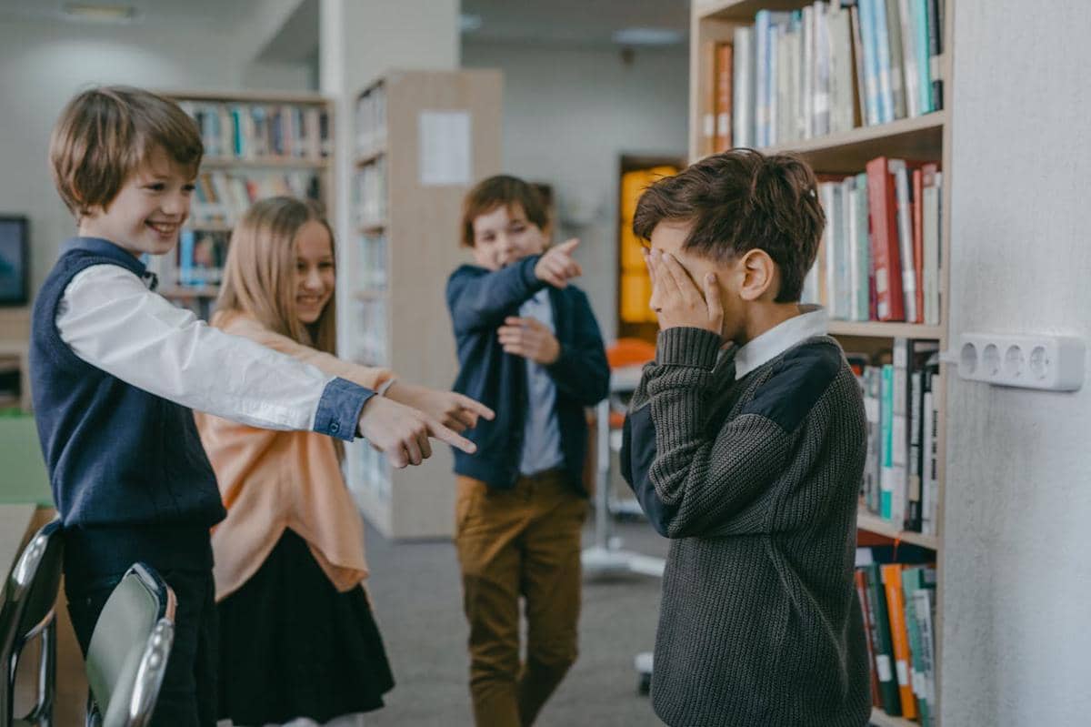 ilustrasi anak dibully di asrama sekolah