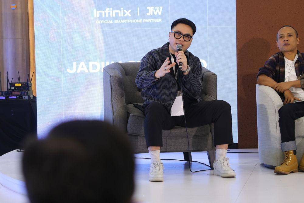 Infinix Gabungkan Teknologi dan Fashion di Jakarta Fashion Week 2026