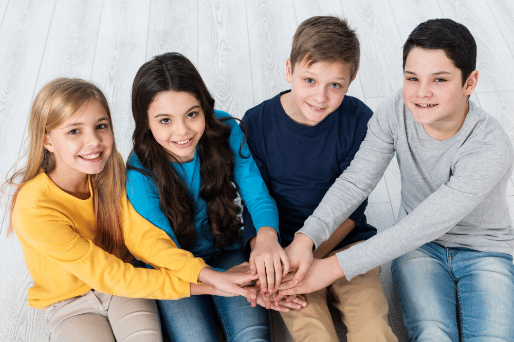 Anak-anak sedang bermain bersama