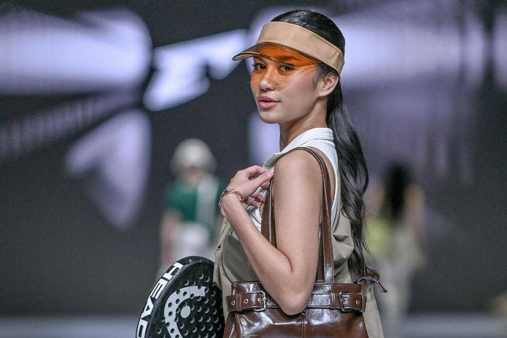 Gaya Azizah Salsha saat Tampil di JFW 2026, Jadi Sorotan Warganet