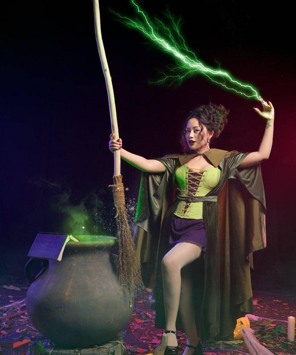 Fuji, Erika Carlina & Rachel Vennya Photoshoot Halloween ala Hocus Pocus (3).jpg