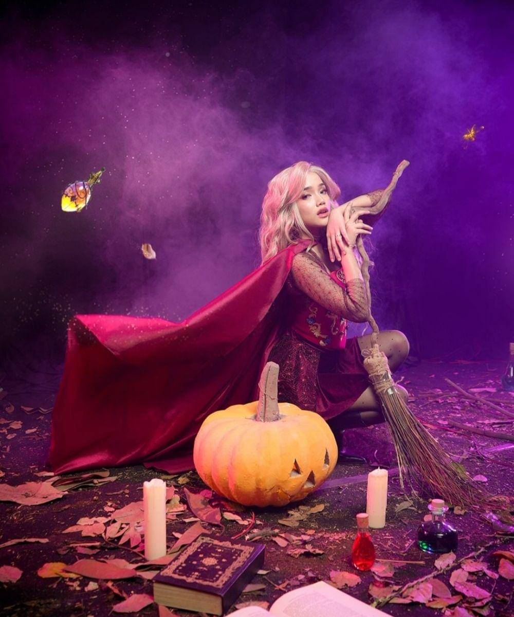 Fuji, Erika Carlina & Rachel Vennya Photoshoot Halloween ala Hocus Pocus (1).jpg