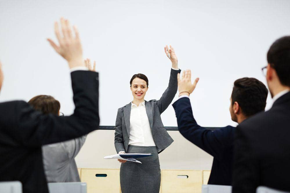 7 Pekerjaan yang Cocok untuk Shio Ayam, Bisa jadi Pemimpin! (1).jpg