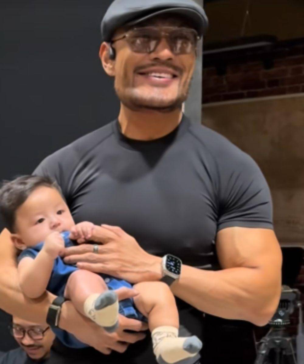 Tiktok.com/@eri_carl