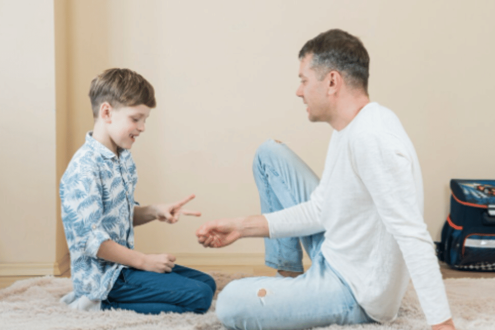 Papa bermain bersama anak