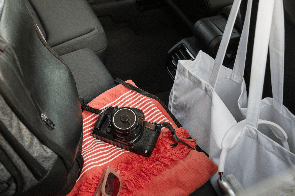 barang-barang dalam mobil