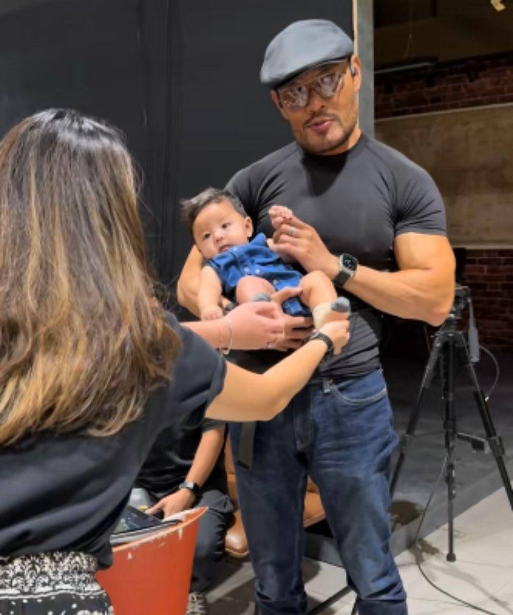 Tiktok.com/@eri_carl