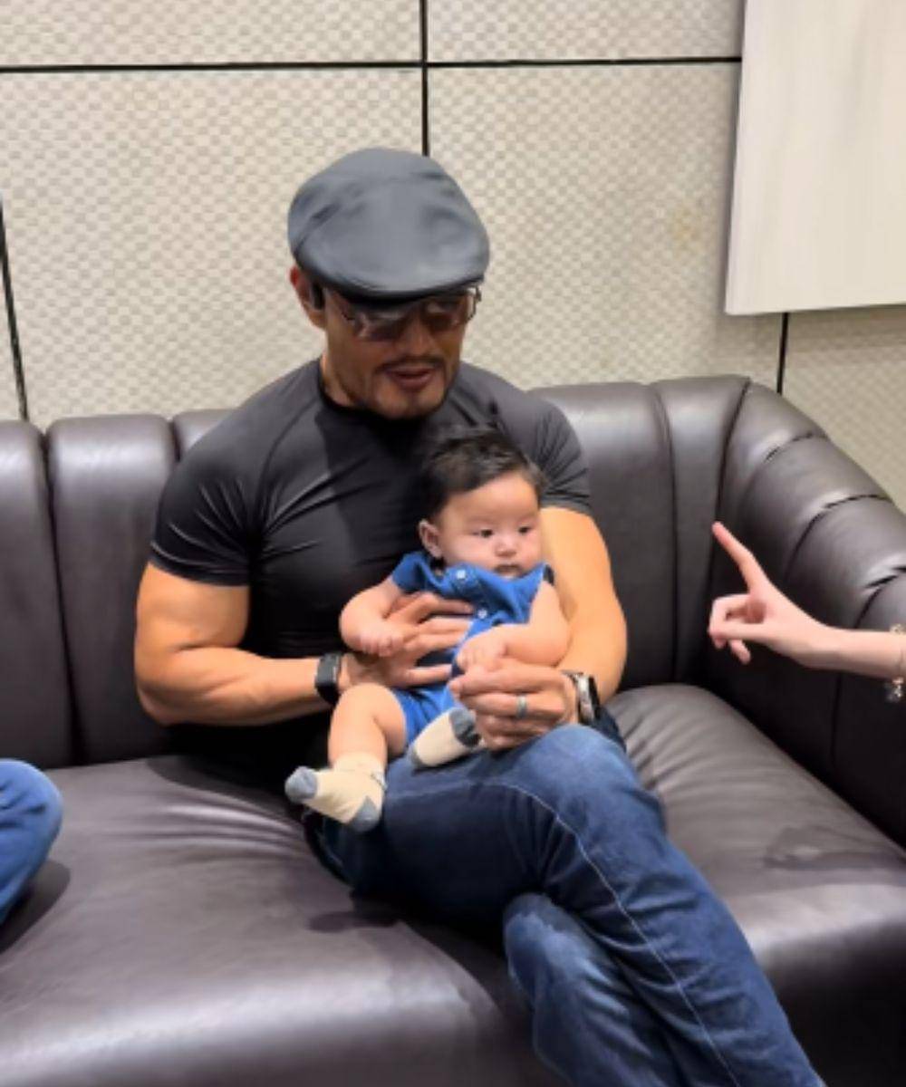 Tiktok.com/@eri_carl