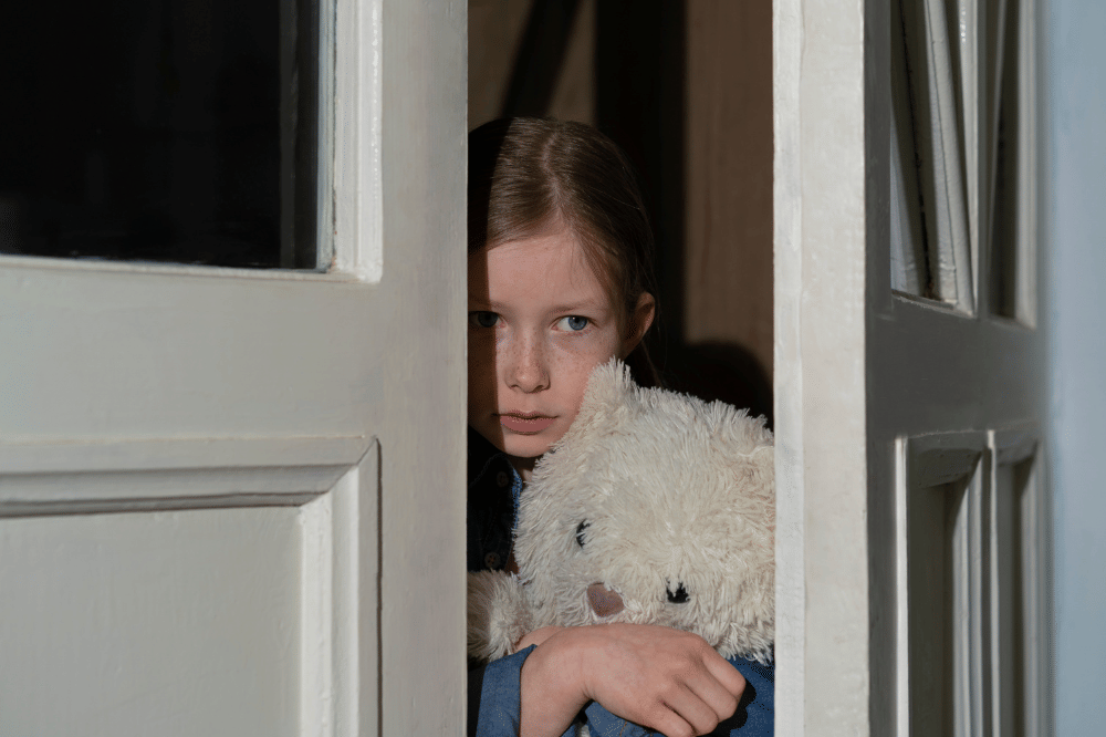 anak ketakutan keluar kamar